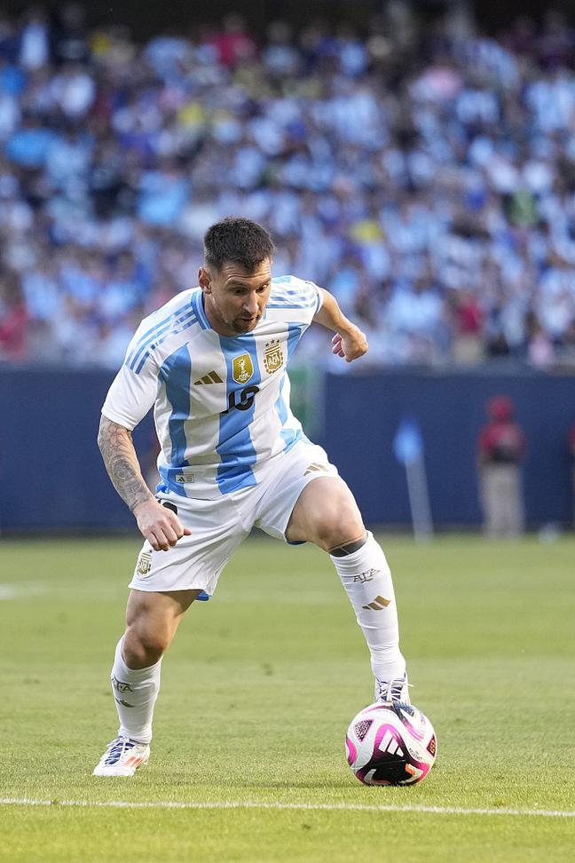 阿坎吉：我认为那根本不是点球，但我们不能给裁判判点的机会（阿坎吉：那球并非点球，但我们不能让裁判有判点机会）