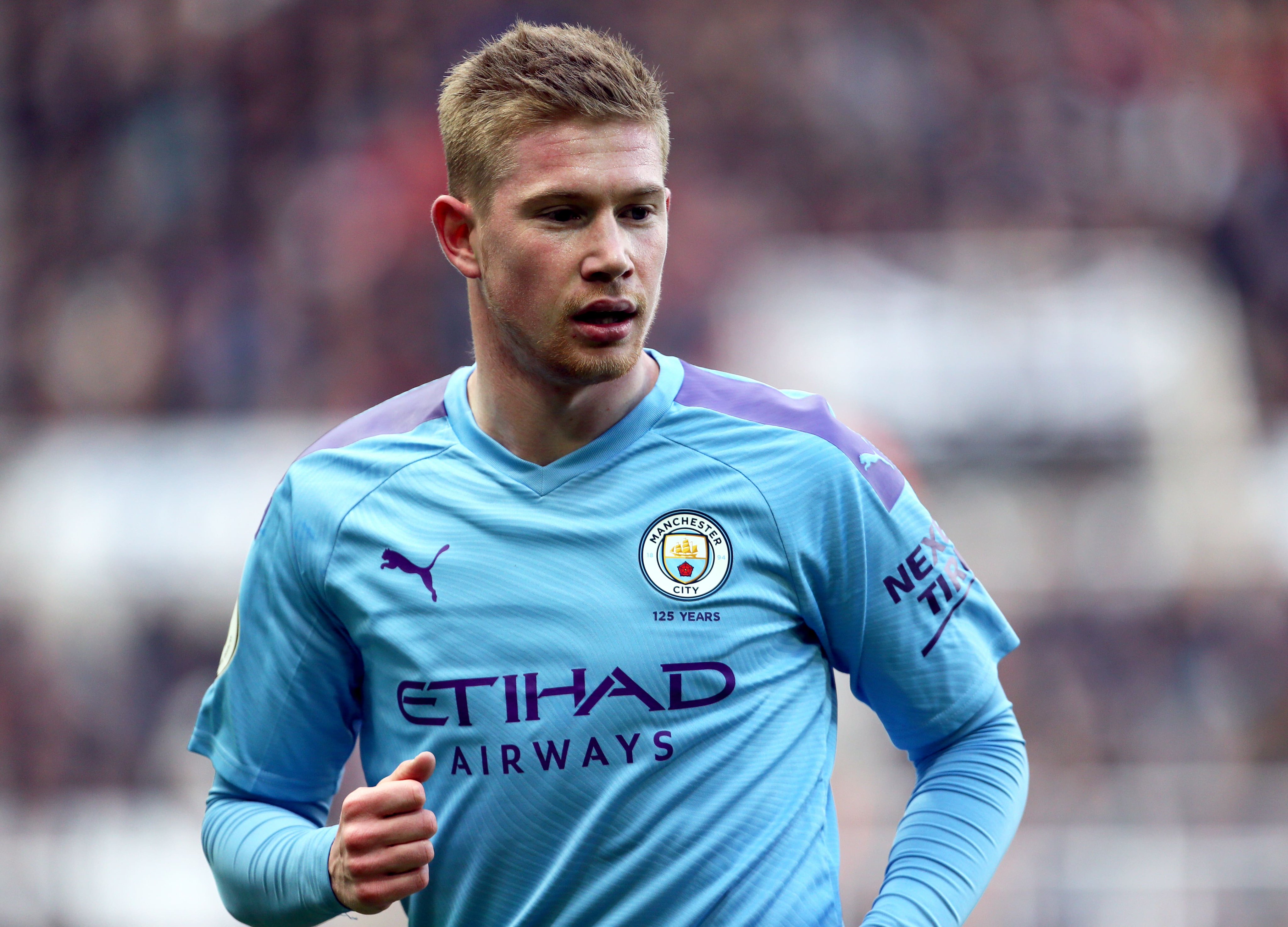 法尔克：拜仁不着急推进诺伊尔续约，打算在他40岁生日前后谈（法尔克：拜仁暂不急于与诺伊尔续约，预计将于其40岁生日前后商谈）