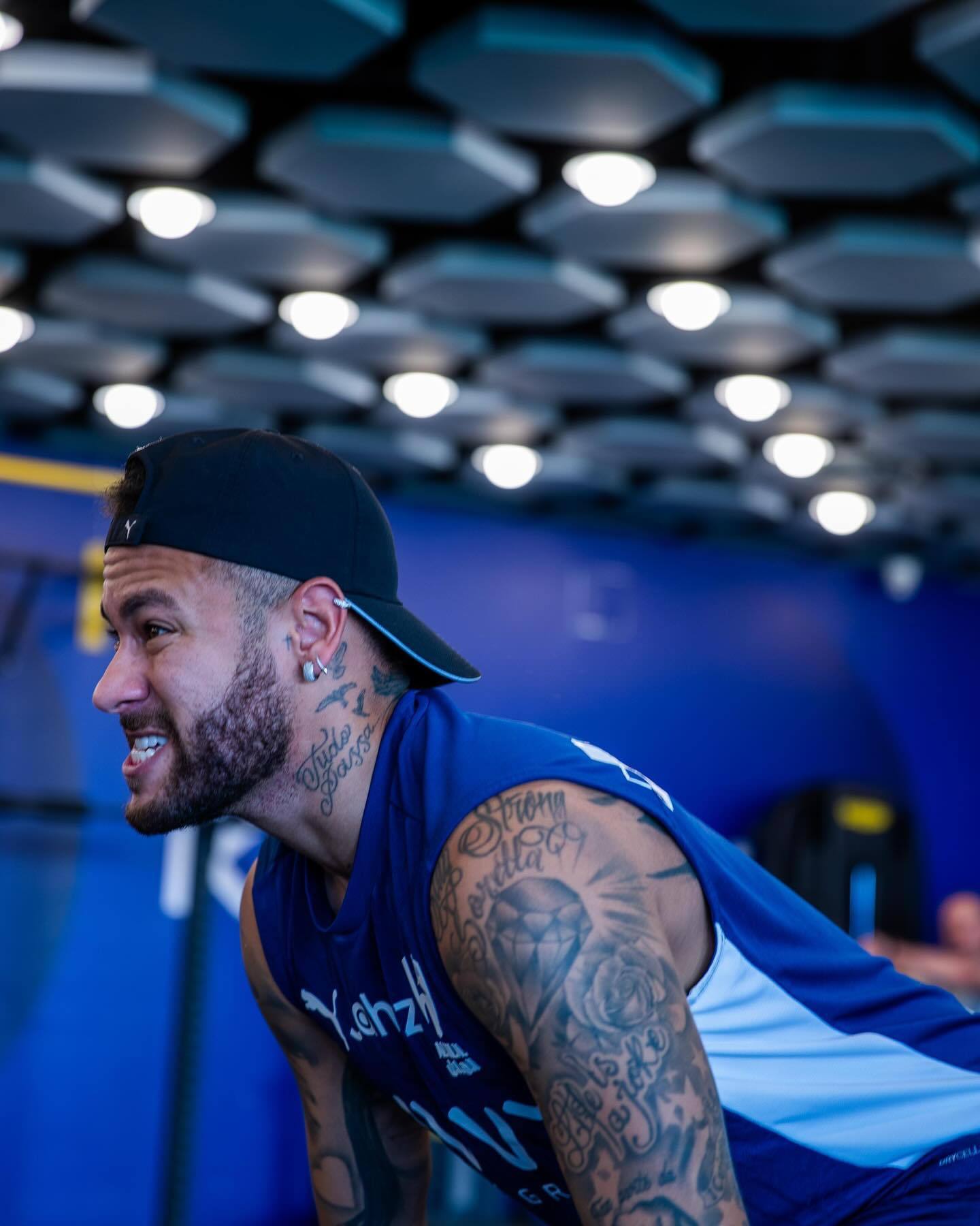 德转统计五大联赛最年长戴帽前10：莱万第8，C罗两度上榜（德转公布五大联赛最年长帽子戏法前十：莱万第八，C罗两次入榜）