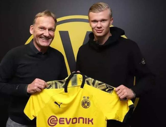 环足奖年度最佳女足球员候选：邦马蒂、普特利亚斯、凯莉在列（环足奖年度最佳女足球员候选名单公布：邦马蒂、普特利亚斯、凯莉入围）