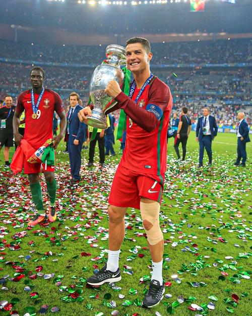 10场0球！米兰亏大了，新援前锋太差劲，身价3500万虚高（10战0球！AC米兰买亏了，新援前锋表现低迷，3500万身价被高估）