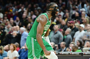 广东对抗训练！萨姆纳暴扣，王少杰好使，崔永熙未现身5v5！（广东队对抗训练！萨姆纳飞天暴扣，王少杰状态火热，崔永熙未参加5v5）