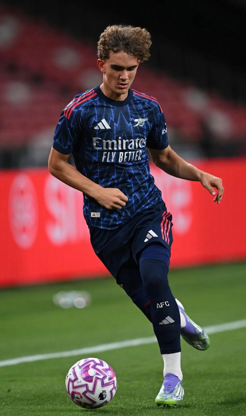 法媒：姆巴佩向巴黎索赔2.4亿欧，巴黎则要求姆巴佩赔偿1.8亿（法媒称姆巴佩向巴黎追讨2.4亿欧元，巴黎反向索赔1.8亿）