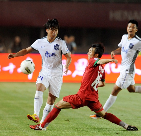 里尔老板：乔纳森不是典型9号球员，预料到他会遇到一些困难（里尔主帅：乔纳森并非传统9号，早知他会遭遇挑战）