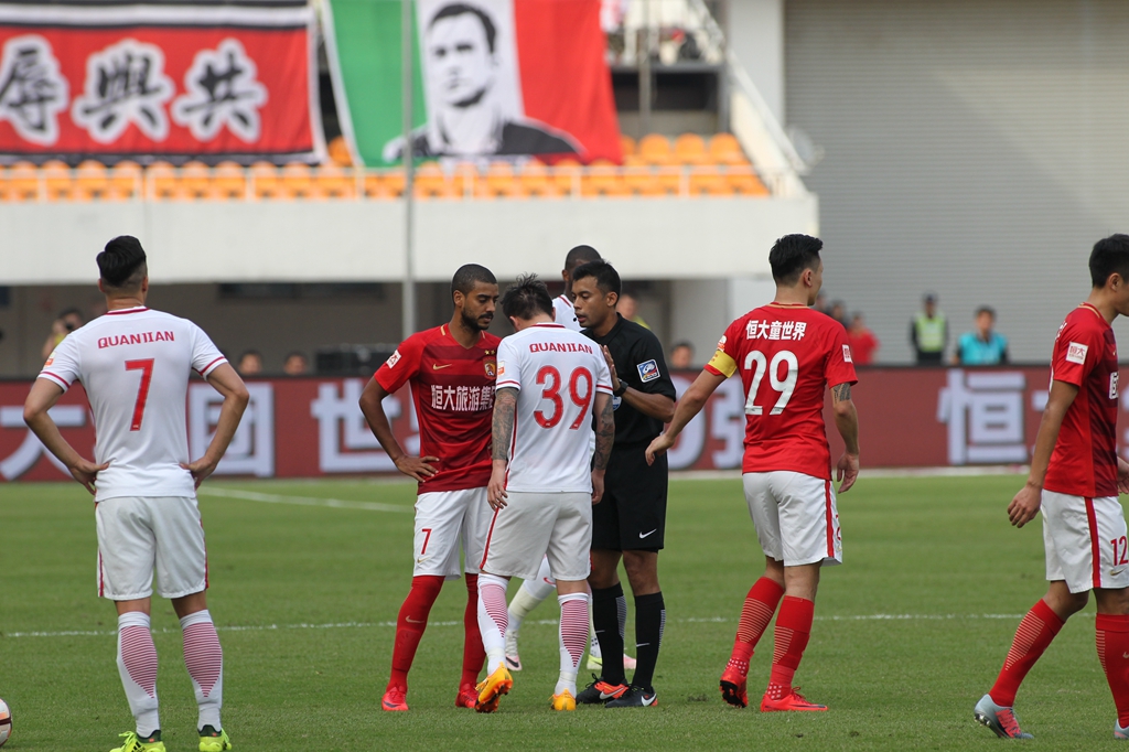 意媒：冈萨雷斯距离被马竞3200万买断还差12场西甲比赛（意媒：冈萨雷斯再踢12场西甲将触发马竞3200万买断条款）