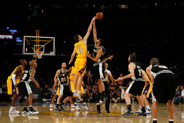 迪马济奥：莫拉塔与国米比赛中内收肌受伤，将至少缺阵一个月（迪马济奥：莫拉塔战国米内收肌受伤，预计至少休战一个月）