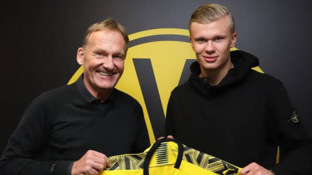 查理-亚当：麦克托米奈的精彩倒钩足以比肩齐达内的天外飞仙（查理·亚当：麦克托米奈这记倒钩可与齐达内的“天外飞仙”相媲美）