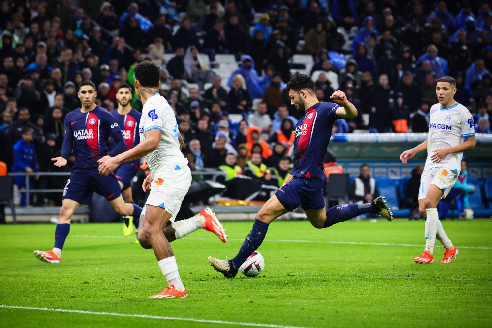 欧冠大神领衔!鹏哥解球11连红 琛茹&小盼哥皆25中23（欧冠高手领衔，鹏哥解盘豪取11连红，琛茹与小盼哥均25中23）