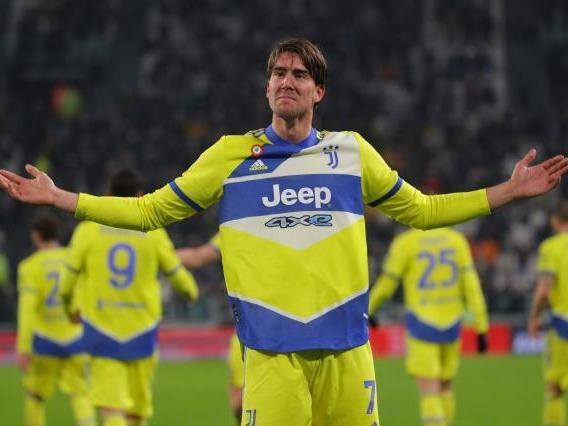 利物浦欧冠小组赛关键战平切尔西（欧冠小组赛焦点之战：利物浦与切尔西战成平局）