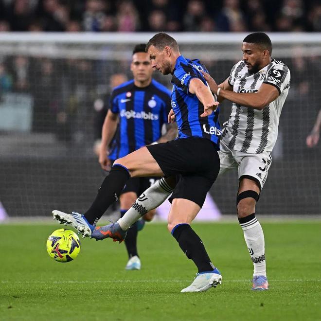 助攻榜变化引热议（助攻榜变动掀热议）